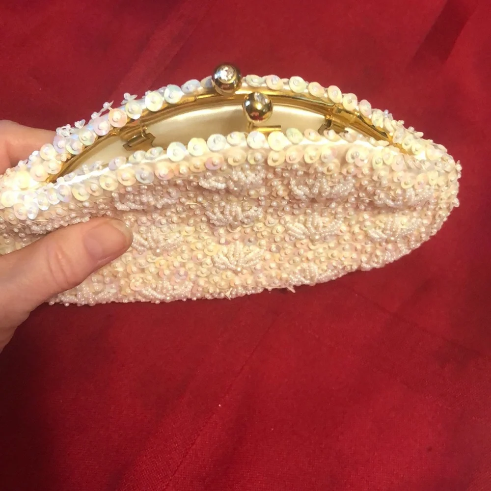 PreOwned-Vintage “Goldco” Satin with sequins & small white pearl beads-so shiny - Picture 5 of 8